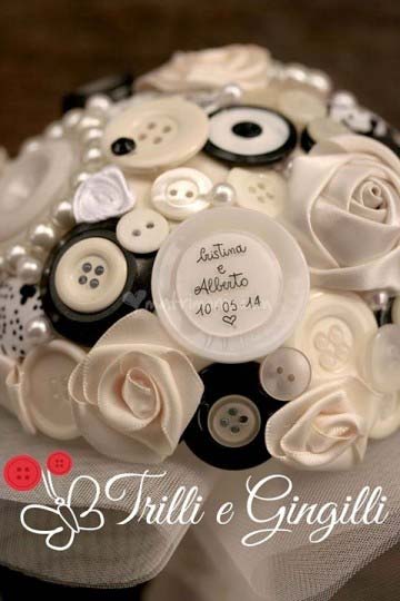 Bouquet di bottoni color bianco e nero