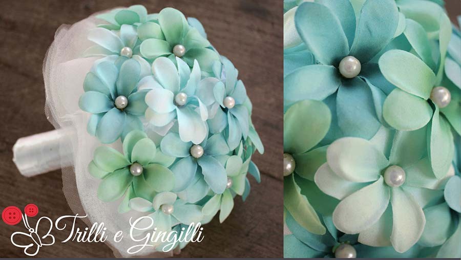 Bouquet con fiori di stoffa verde e tiffany e perle