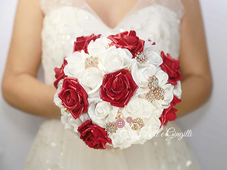 matrimonio settembre bouquet rose rosse bianche