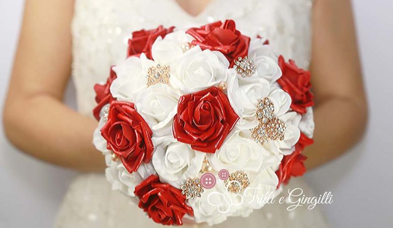 Bouquet sposa di rose rosse: ecco alcuni modelli da favola!