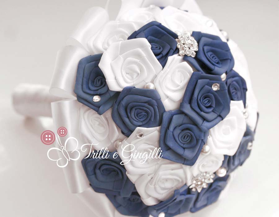 bouquet rose stoffa raso blu