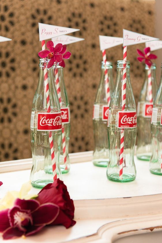 matrimonio a tema anni 50 vintage tableau escort card coca cola