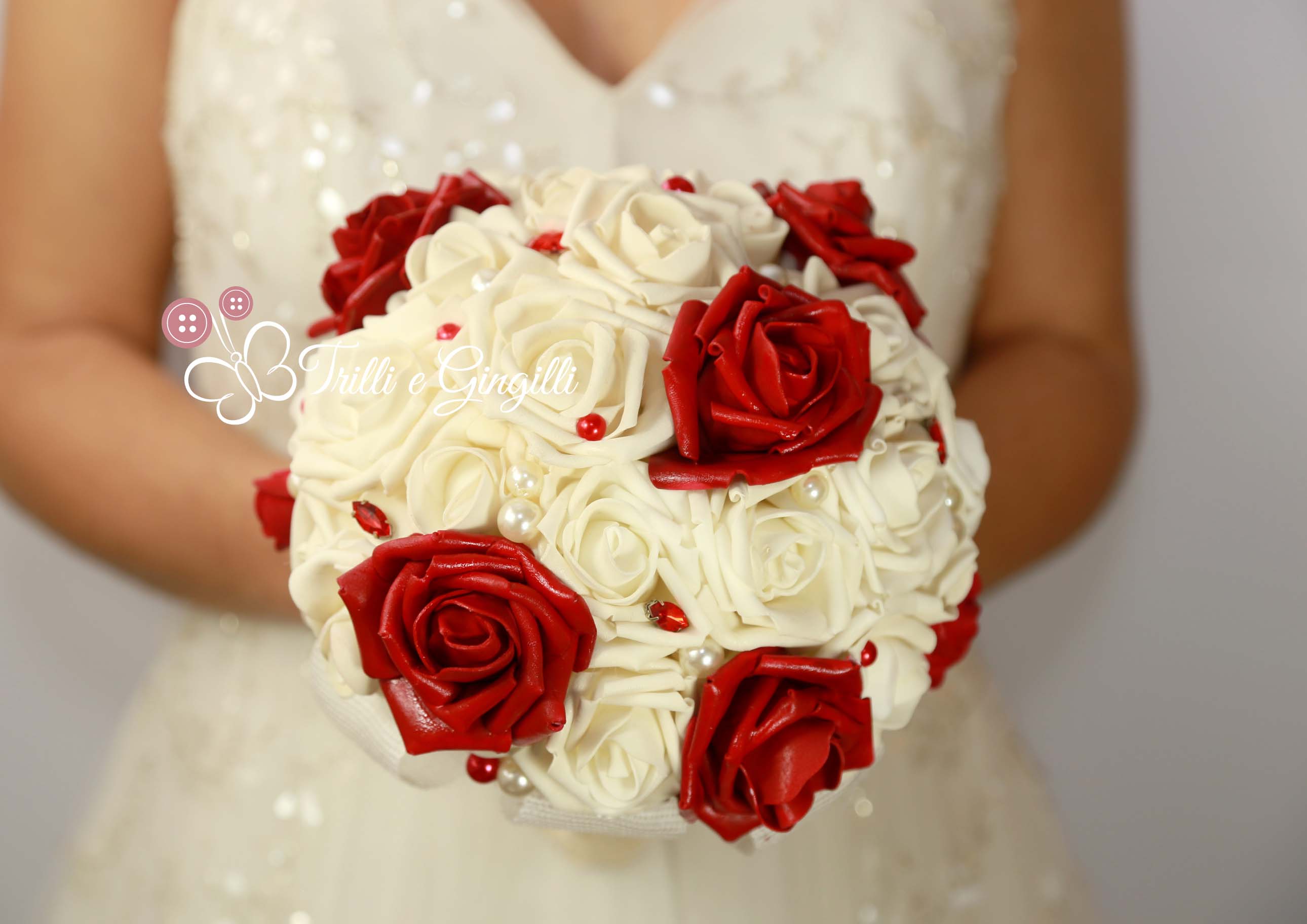 bouquet rose rosse e bianche