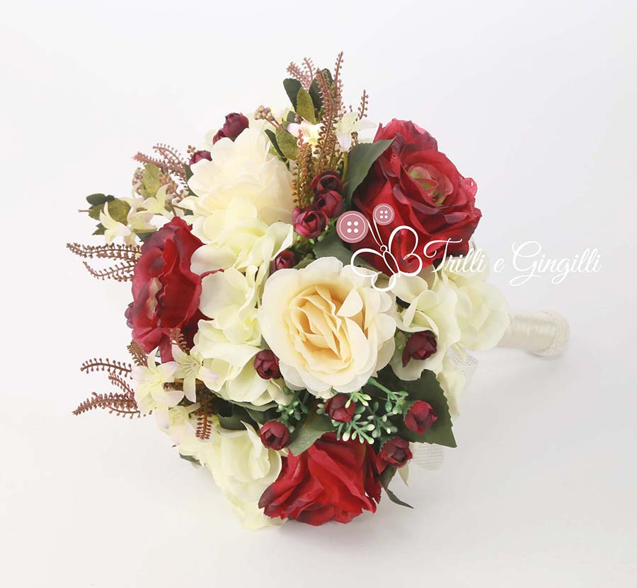 bouquet boho rose rosse bianche panna verde