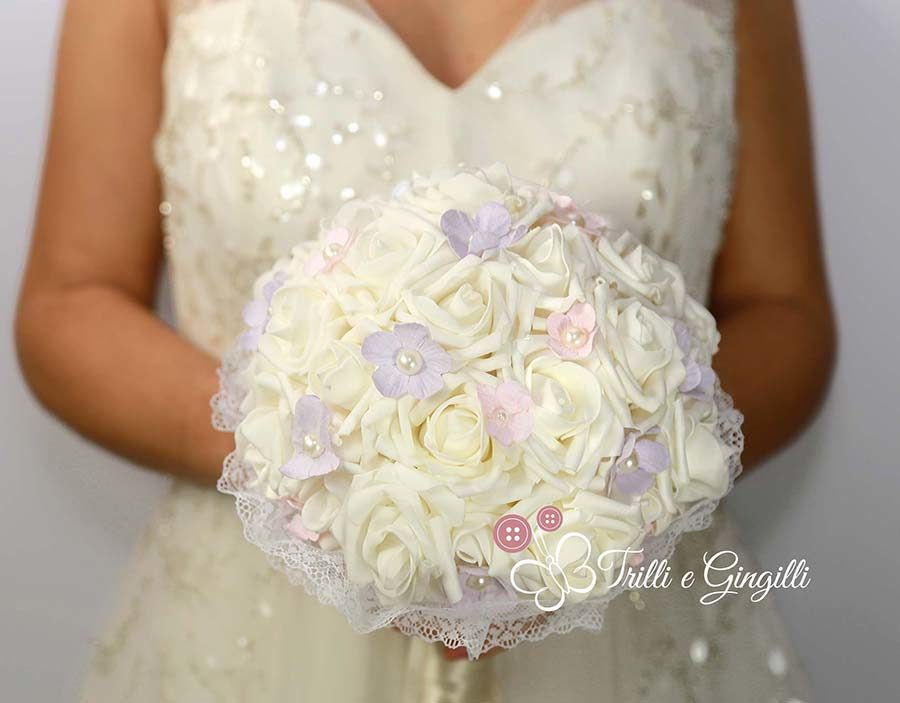 bouquet promessa matrimonio rose bianche