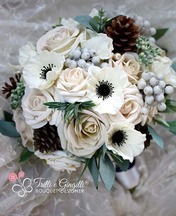 bouquet sposa invernale bianco con rose e pigne