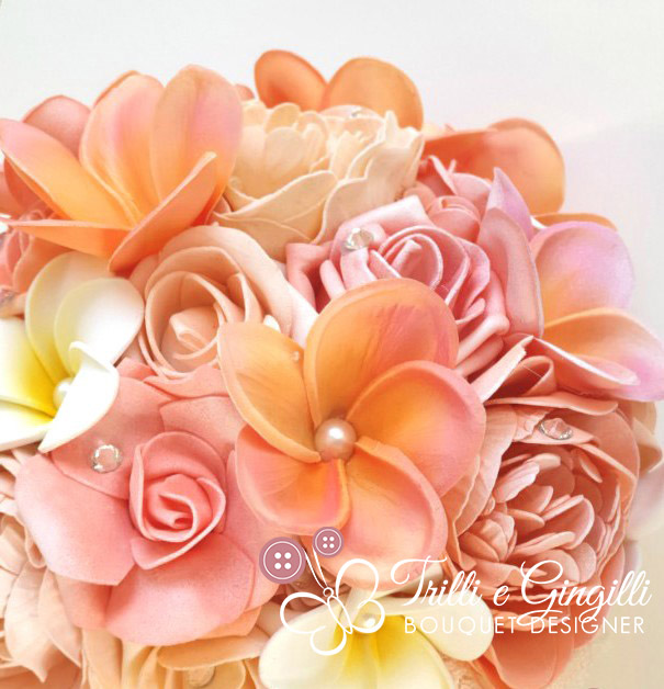 Bouquet sposa tema mare frangipani rosa pesca