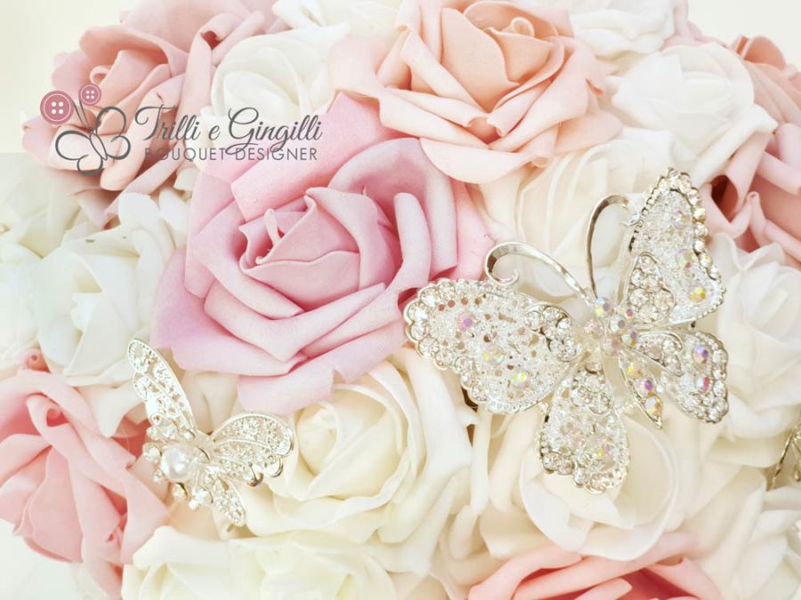 Bouquet sposa rose farfalle gioielli