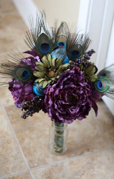 bouquet sposa con piume pavone