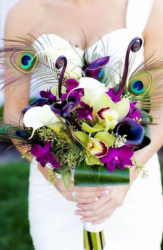 bouquet sposa con piume di pavone