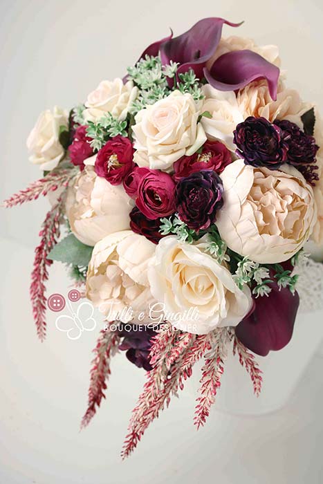 bouquet a cascata con peonie rose erica