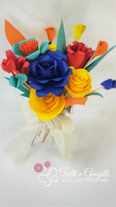 bouquet con fiori di carta colorati