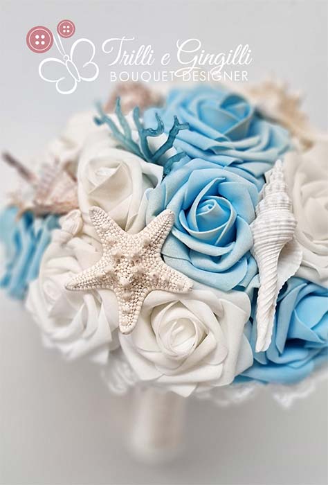 bouquet tema mare celeste con conchiglie e stelle marine