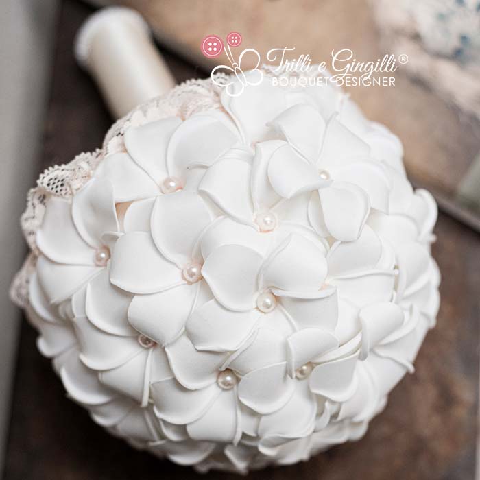 Bouquet di frangipane bianco