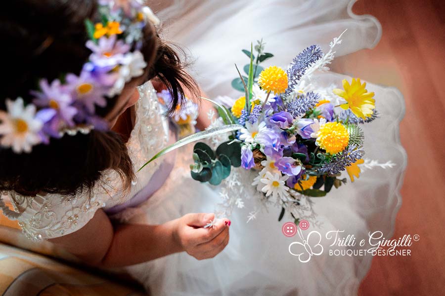 bouquet sposa con fiori di campo e spighe e lavanda